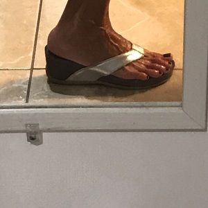 Beautiful Silver sandals wedge sturdy size fits to perfection BARETRAPS